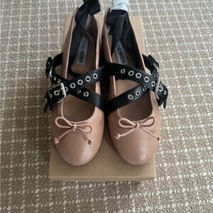 Steve Madden Baylen Natural…Black and Tan Flats with Straps